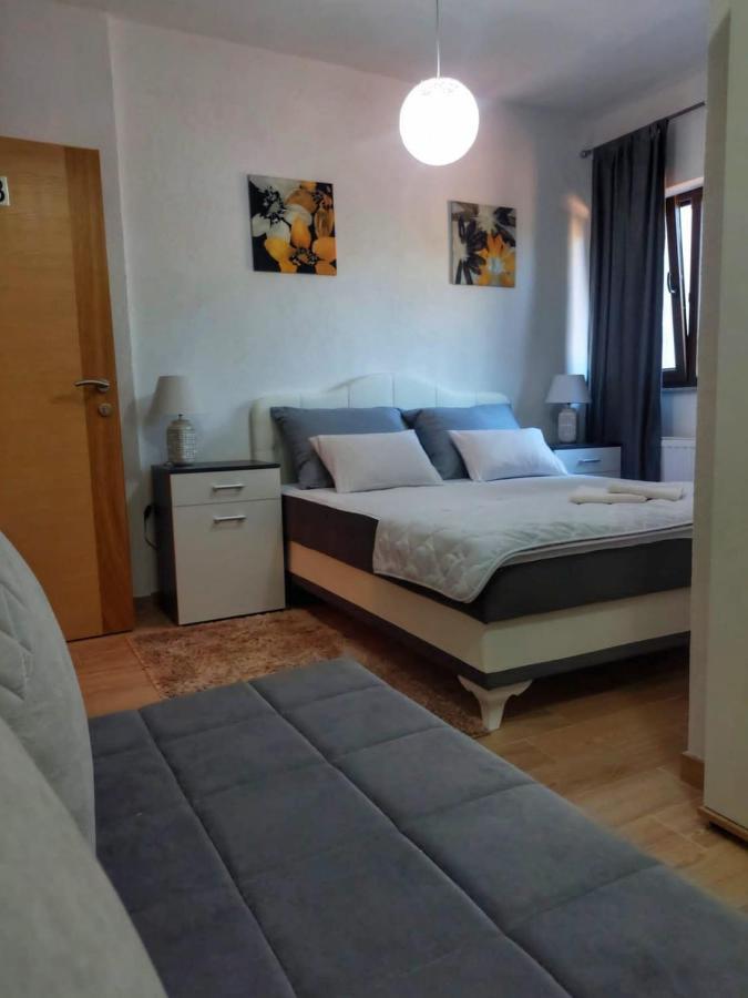 Vacation Home Keskic Velika Gata Exteriör bild