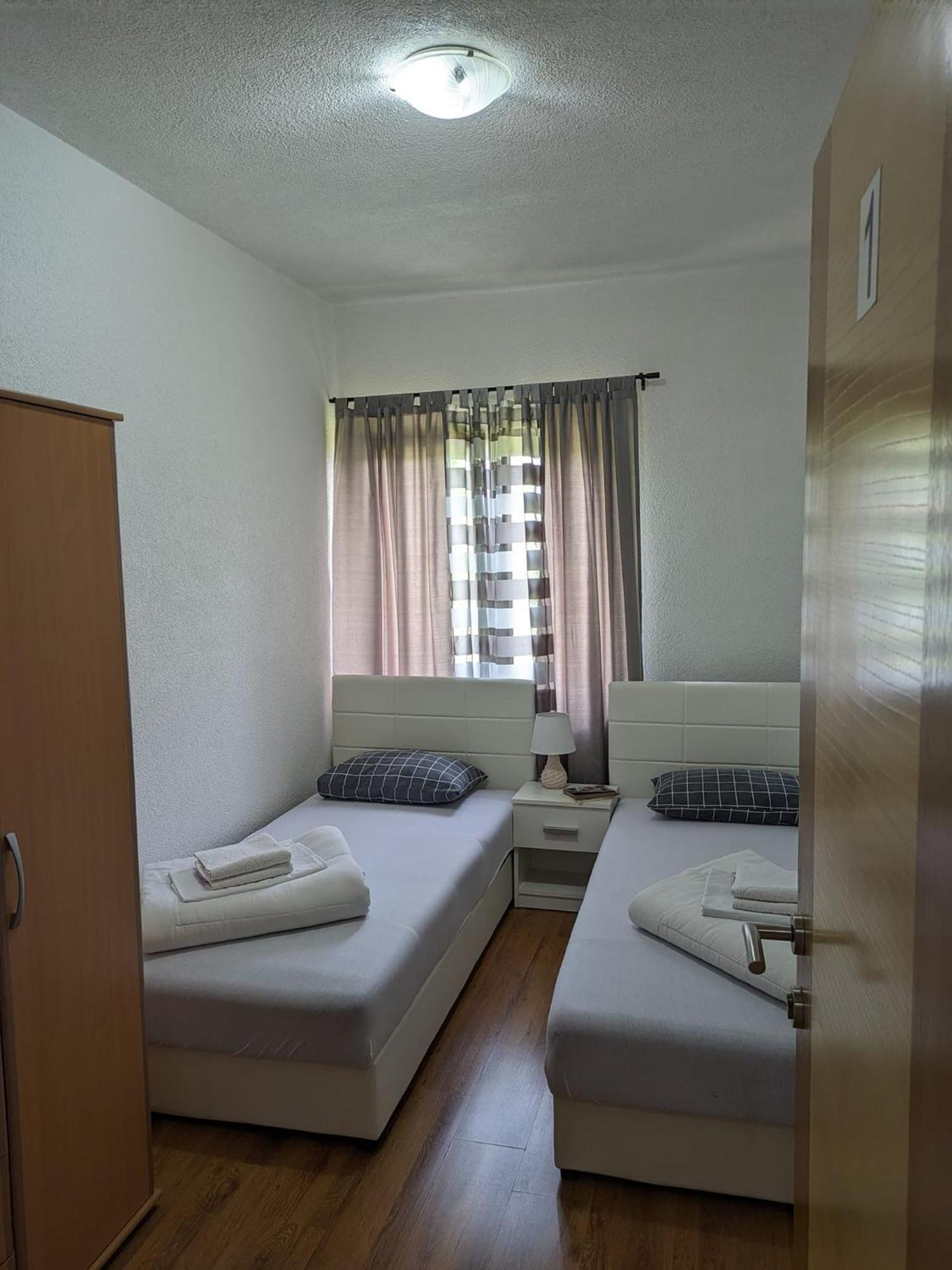 Vacation Home Keskic Velika Gata Exteriör bild